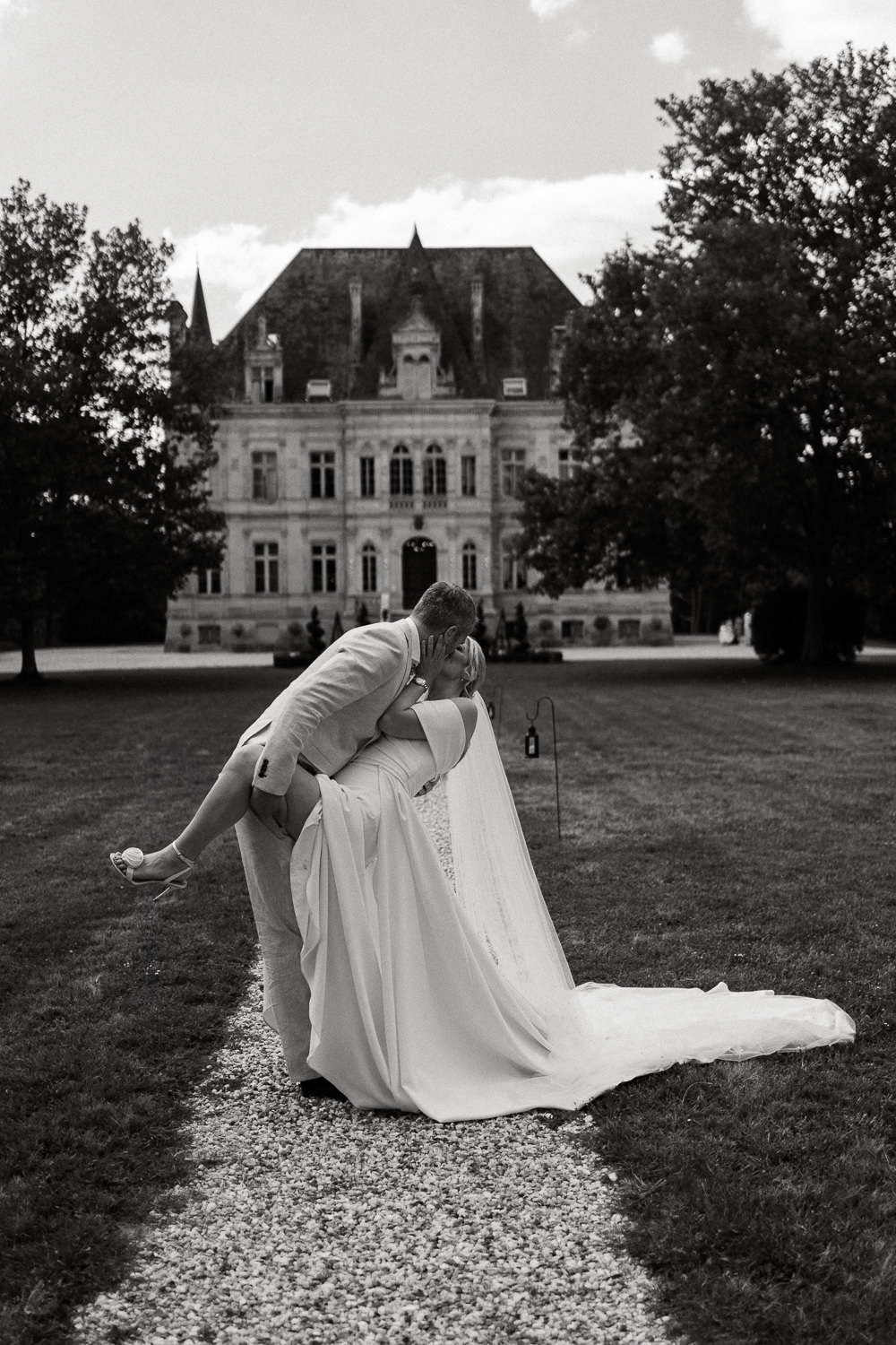 WEDDING PHOTOGRAPHY CHATEAU DE LA VALOUZE BORDEAUX FRANCE 015 2 WEDDING PHOTOGRAPHY CHATEAU DE LA VALOUZE BORDEAUX FRANCE 015 2